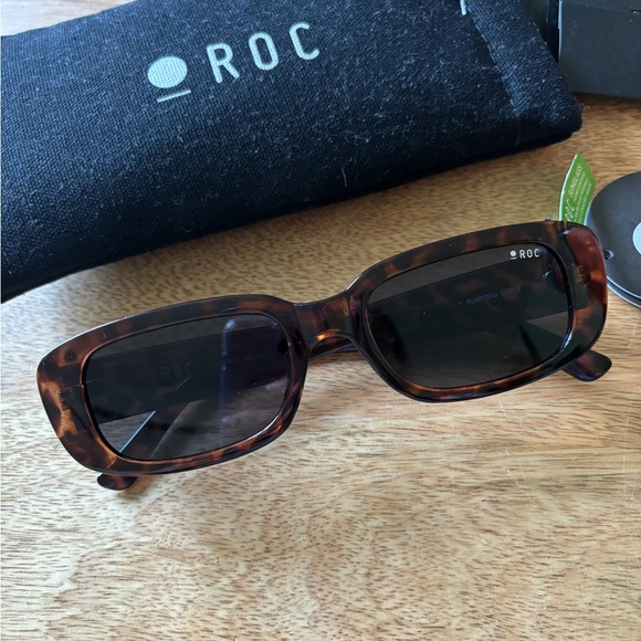 New Princess Polly Tortoiseshell Creeper Sunglasses - new in packaging - Picture 11 of 13